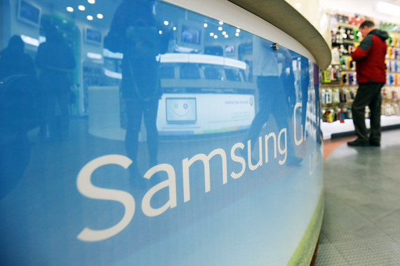 Смартфоны Samsung исчезли из «Евросети», «Связного» и еще ряда магазинов