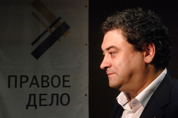 Политтехнолог Андрей Богданов распродает свои партии