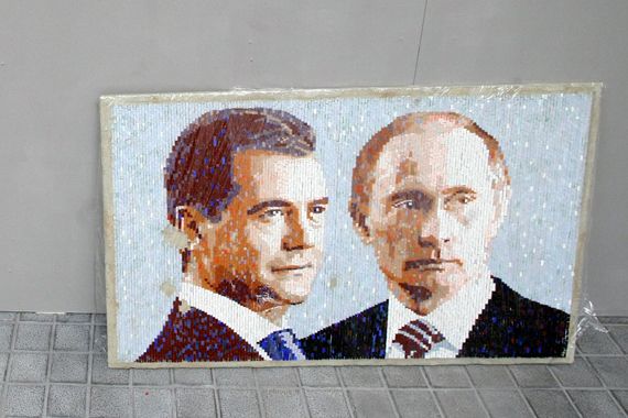 Рисовать карикатуры на Медведева в Магадане можно