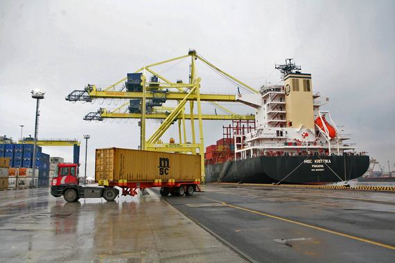 Импорт груженых контейнеров в порту Санкт-Петербург упал за семь месяцев на 30%