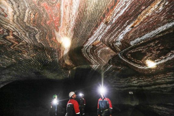 Программу приобретения компания будет финансировать за счет имеющихся денежных средств и внешнего финансирования говорится в сообщении