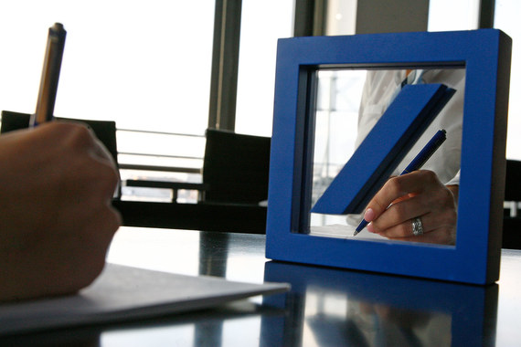 Deutsche Bank может сократить в России до 200 из 1300 сотрудников