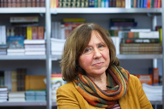 Писательница Светлана Алексиевич удостоена Нобелевской премии