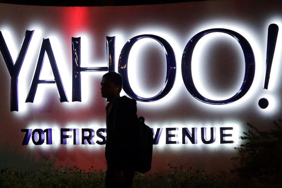 Совет директоров Yahoo обсуждает возможность продажи основного интернет-бизнеса