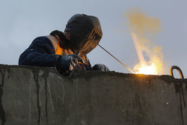 Правительство спорит, как сэкономить на госстройках