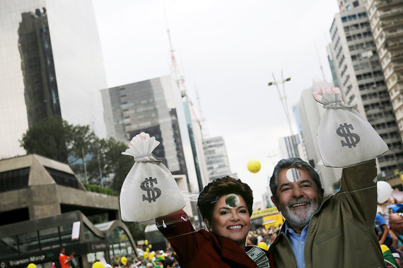 Бразильский сенатор обвинил президента страны в коррупции в Petrobras