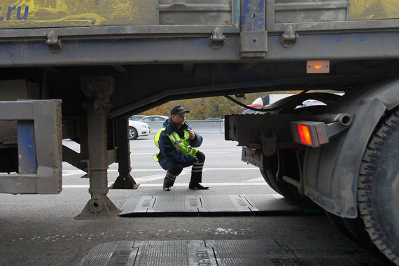 Росавтодор уже примеривается к тому, чтобы поставить грузовики, ездящие по российским дорогам, на системный весовой контроль