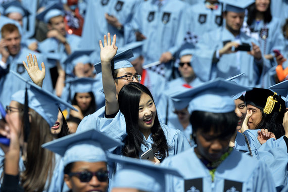 Волна китайских студентов захлестывает Америку