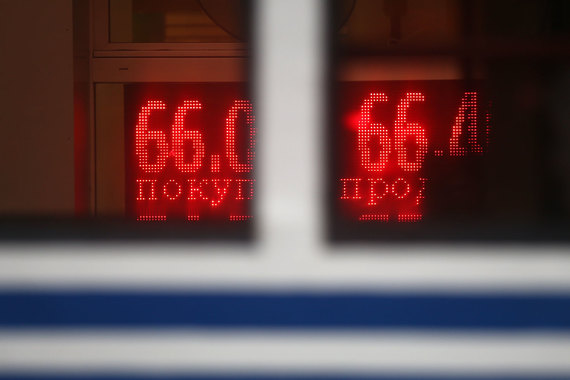 Средневзвешенный курс доллара вырос на 30,10 копейки