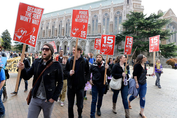 В США растет число сторонников повышения минимальной зарплаты
