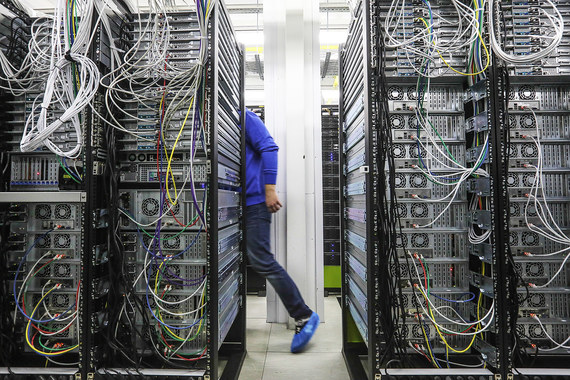 Количество серверных стоек в региональных дата-центрах в России в 2015 году впервые снизилось