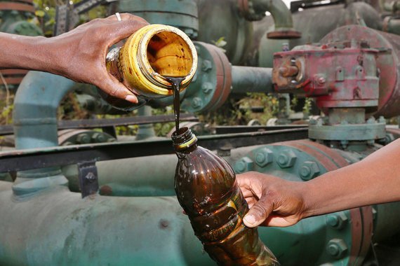 Страны ОПЕК не смогли договориться об ограничении добычи нефти