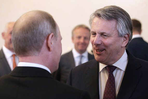 Путин пообещал Shell стабильность налоговых условий для нефтяников