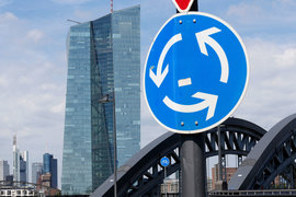 ЕЦБ (на фото его штаб-квартира) и ряд других европейских центробанков заставляют клиентов доплачивать за хранение денег