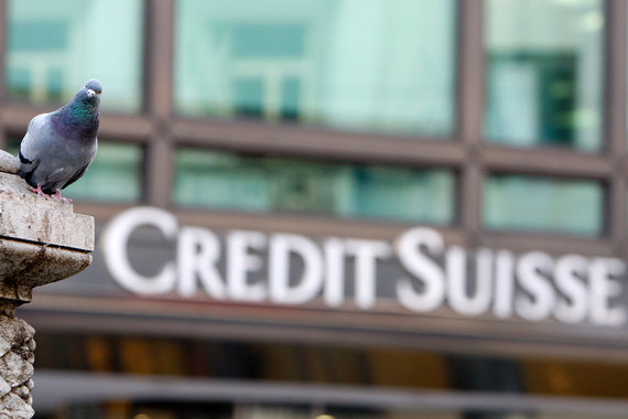 Управляющий Credit Suisse компенсирует потери клиентов содержимым своего винного погреба
