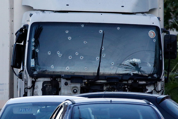 Спецслужбы Франции не знали о связях исполнителя теракта в Ницце с террористами