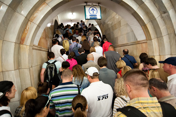 Москва продаст права на торговлю еще в 500 павильонах метро