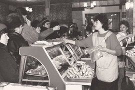 Советский строй не смог обеспечить обществу достойной жизни, в том числе сытой и благополучной