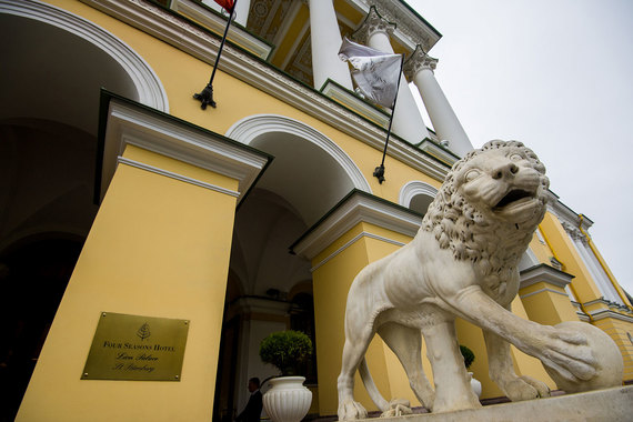 Суд обязал подрядчика отеля Four Seasons в Петербурге возместить заказчику убытки