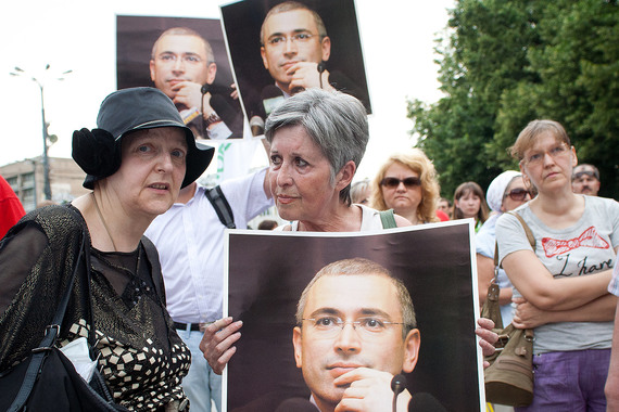 Кандидаты в Госдуму от Михаила Ходорковского прошли регистрацию почти без потерь