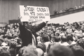 Заседания нашего нынешнего парламента по зрелищности и активности депутатов не сравнить с Первым съездом