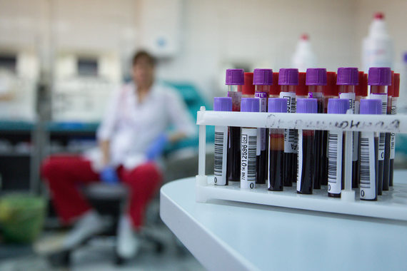 Ряд фармкомпаний не могут вывезти из России кровь для проведения клинических исследований