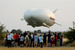 18 августа 2016 г. Самый длинный в мире летательный аппарат Airlander 10, представляющий собой гибрид самолета и дирижабля, поднялся в воздух с аэродрома Кардингтон в английском графстве Бедфордшир. Длина аппарата стоимостью 25 млн фунтов составляет 92 м, что почти на 15 м больше самого длинного пассажирского самолета Ан-224