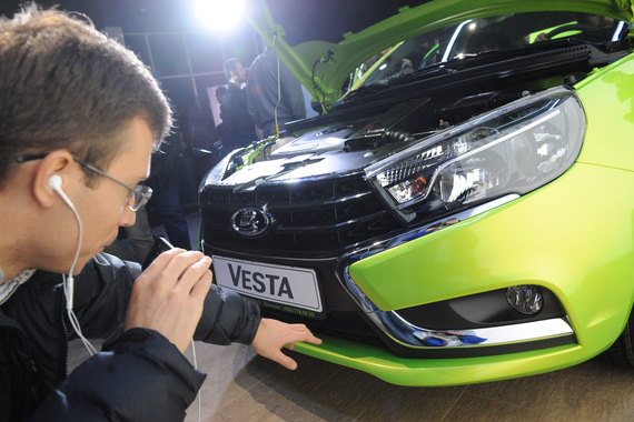 Продажи Lada в России растут третий месяц