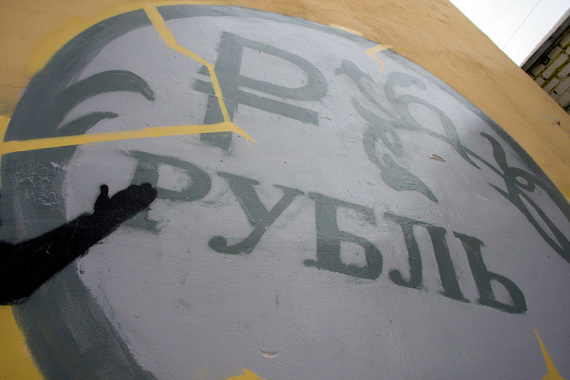 Рубль укрепился на решении ОПЕК сократить добычу нефти