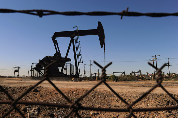 Нефтяникам выгоднее не сокращать добычу на новых месторождениях, имеющих льготы