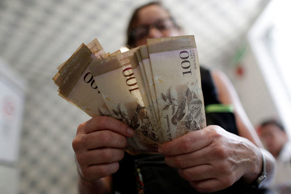 Венесуэла выведет из обращения банкноты для борьбы с контрабандистами