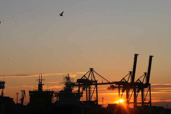 Грузооборот петербургского порта в ноябре вырос впервые в этом году