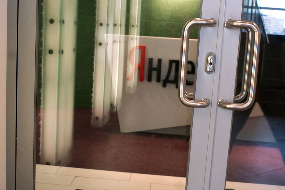 «Яндекс» просит московский арбитражный суд сделать его третьим лицом в деле Google против антимонопольной службы, чтобы он мог защищать свои интересы