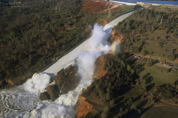 В Калифорнии прорвало крупнейшую плотину