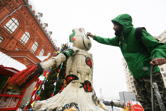 В Москве начали праздновать Масленицу
