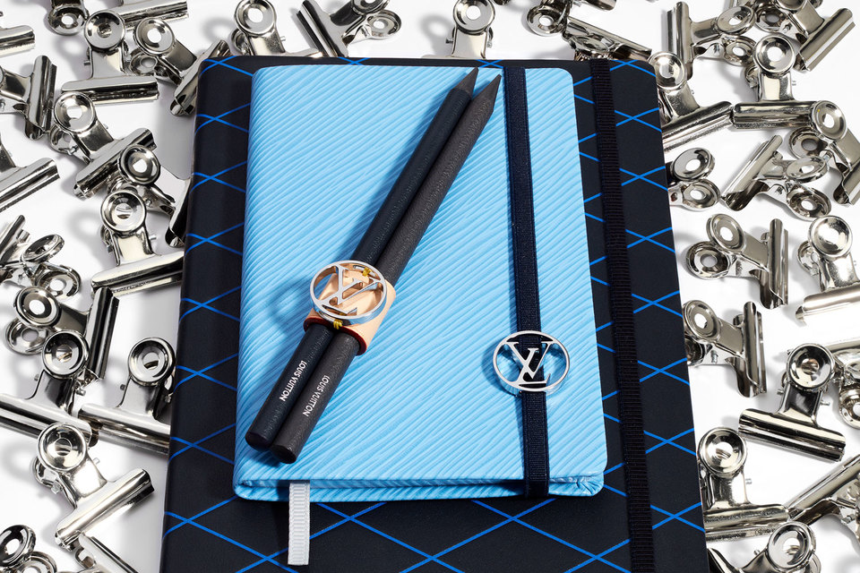 Карандаши и блокноты Louis Vuitton