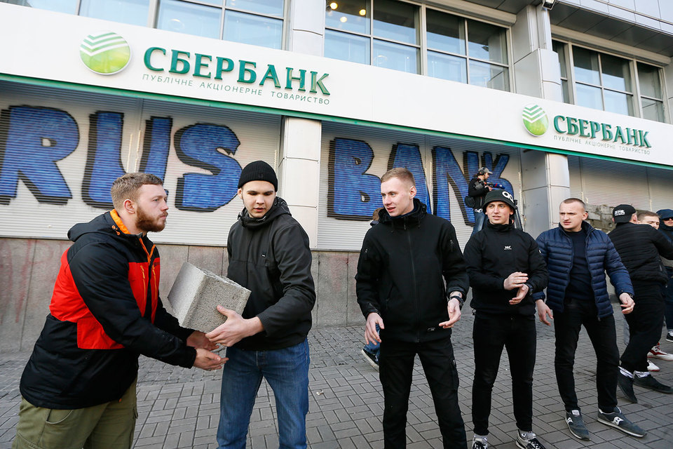 Вклады оказались за стеной как для украинских вкладчиков так и для российского Сбербанка