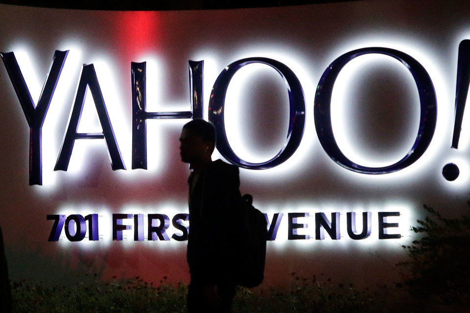 Двум сотрудникам ФСБ предъявили обвинения в хакерской атаке на Yahoo Двум сотрудникам ФСБ предъявили обвинения в хакерской атаке на Yahoo