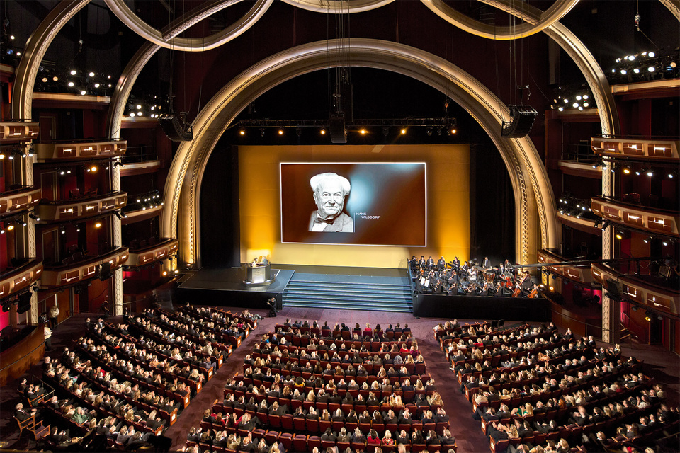 В 2016 г. награждение лауреатов Rolex Awards for Enterprise состоялось в Лос-Анджелесе, в театре Dolby Theatre – том самом, где вручаются премии Американской киноакадемии Oscar