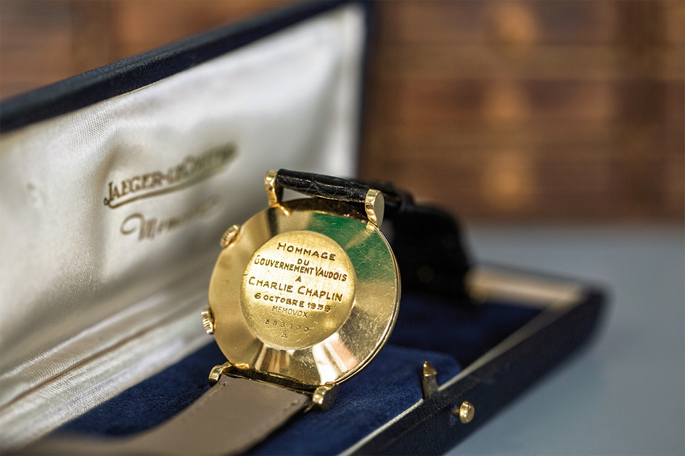 Подарок кантона Bo - наручные часы Jaeger-LeCoultre Memovox