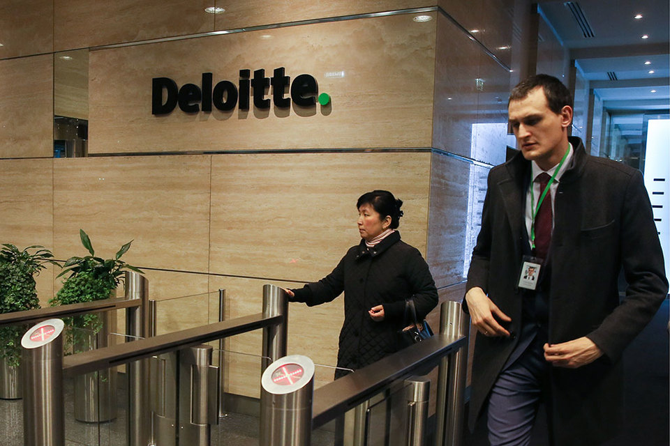 В московский кабинет Deloitte пришли работники Следственного комитета В московский кабинет Deloitte пришли работники Следственного комитета