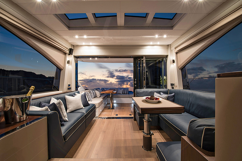 Интерьер яхты Targa 53 Open от Fairline