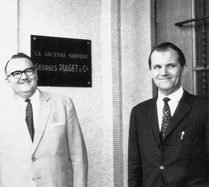 Жеральд и Валентин Пьяже у входа в здание мануфактуры Piaget, Ла-Кот-о-Фе, 1950-е годы