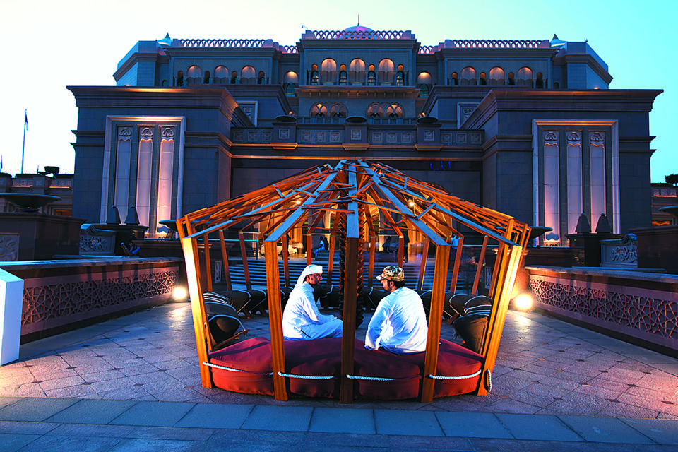 The Emirates Palace, самый известный отель Абу-Даби - в его концертном зале проходят многие концерты Международного фестиваля искусств