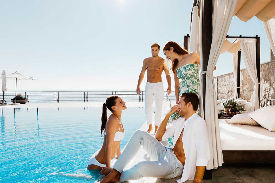 В рейтинге курортов «для взрослых» традиционно первое место занимают Балеарские острова и вся Испания, затем следуют Кикладские острова Греции и Карибские острова