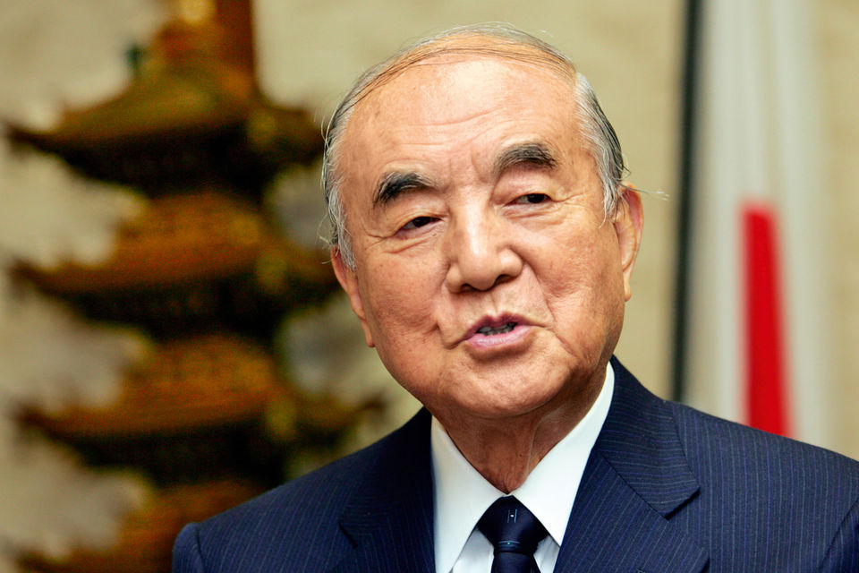 Бывший премьер-министр Японии Ясухиро Накасонэ возмутился, когда в 85 лет ему предложили уйти в отставку