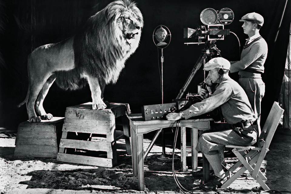 Студия MGM снимает логотип с живым львом