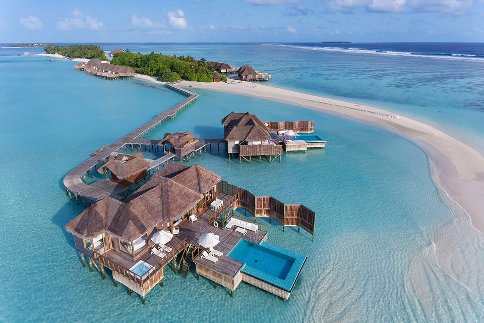 Курорт Conrad Maldives известен лучшими ресторанами на архипелаге