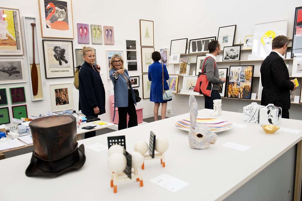 Frieze – настоящий трендсеттер, куда коллекционеры и музеи приезжают искать «свежую кровь». Allied Editions, Frieze London 2016