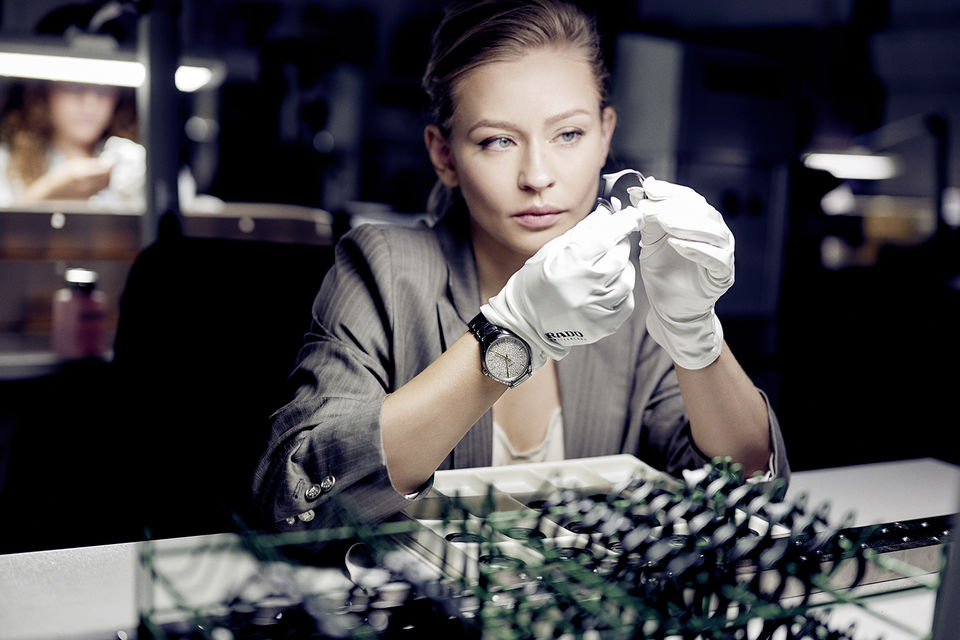 Посланница Rado, актриса Юлия Пересильд
